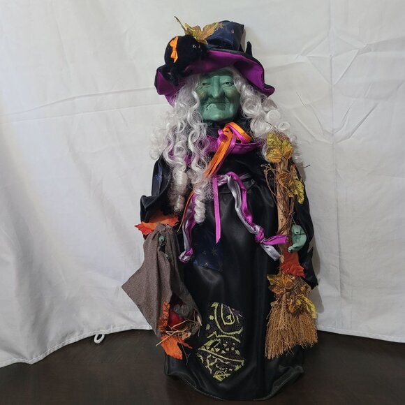 Halloween Witch Sorciere Decoration With Hat & Broom - Picture 3 of 12